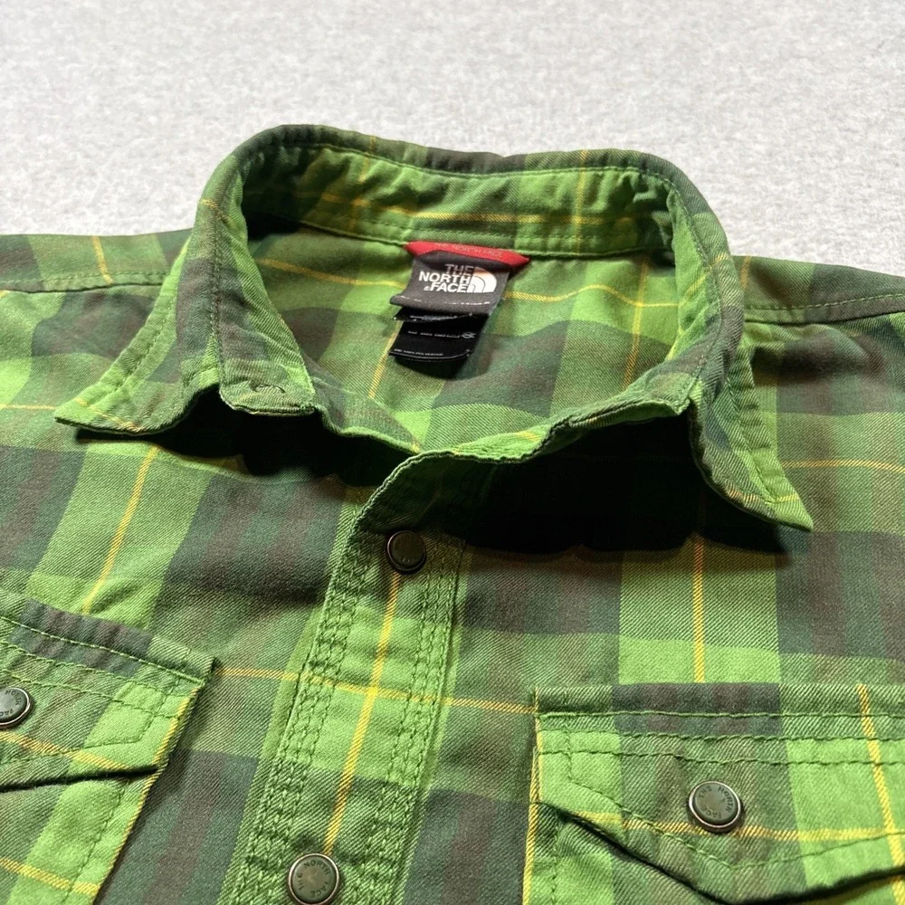 North Face Plaid Snap Button Long Sleeve Button Up Men's S Green 2 Pocket Hiking